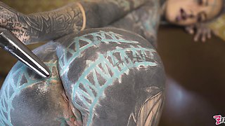 Tattooed Woman Testing Fuck Machine with Her Anal