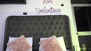 Love Chat Big Boobs Brunette Masturbating For Cam