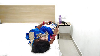 Stepsister ko ganda video dekhte pakad ke pel diya