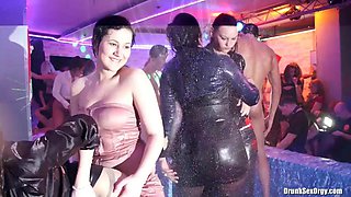 Holiday Hotties Part 5 - Shower Cam: Babe, Threesome  Lesbian Porn