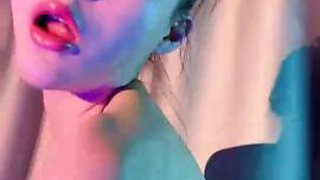 The stunning internet celebrity with a flaming red lips! Sexy pajamas and big breasts! M-leg pronunciation masturbates, rubbing the clitoris and dizzying, and using two-pronged approaches: Big Tits, Blowjob  Amateur Porn