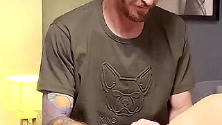 Mi Marido Me Trajo a Un Profecional Del Sexo Para Que Me De Una Excelente Clase De Sexo.