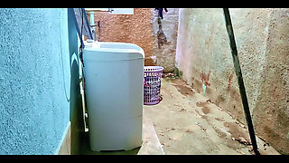 (amateur) Stepfather Fucks His Stepdaughter in the Backyard and Cums Twice in Her Mouth.