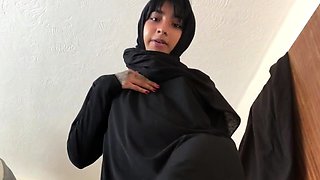 Young Amateur Girl Stripping and Masturbating Cam