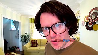 Leeds Nerd gets head in the hallway