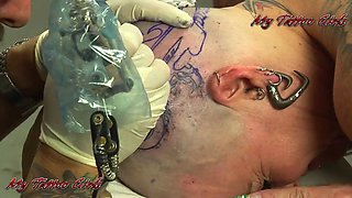 BlackwidowXXX getting a new head tattoo