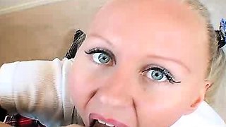 Amateur brunette teen blowjob and cumshot