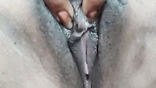 Sexy Indian Housewife Solo Fingering Her Pussy in Full Mood