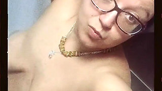 WildEnglishBBW feeling sexy posing nude