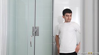 Gorgeous booty mom xxx emotional scene