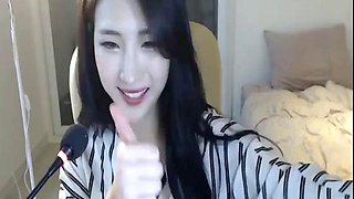 Asian hot camgirl shows her tits: Teen, Amateur  Babe Porn