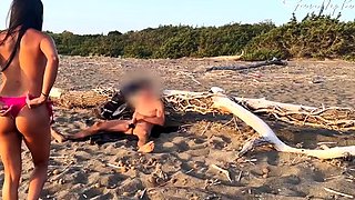 ANAL FINGERING FOR A SLUT: public beach slut analized and