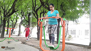 I Find My Neighbor Whore in the Park and She Wants Me to Fuck Her - Porn in Spanish