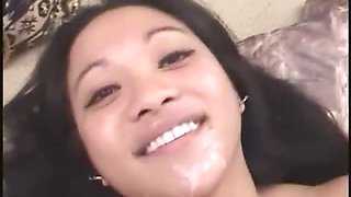 Sexy Filipino Loni giving a hot blowjob