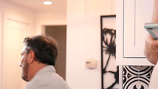 An Extra Buck With Keiran Lee, Linzee Ryder - Brazzers