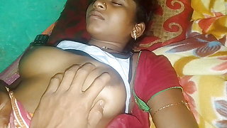 Desi Hot mallu aunty Boobs pressing