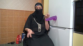 Arabian cuckold wife craves massive cocks