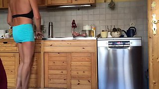 Nice ass is making the kitchen up