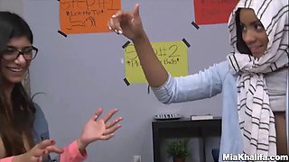 Mia Khalifa - arab porn star toys her vagina on webcam for her admirers
