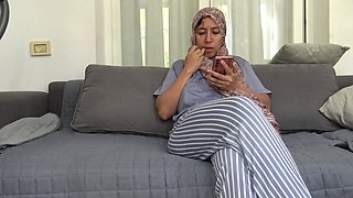 Horny Turkish Amateur Wife Loves Playing with His Asshole