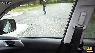 Hunt4k. guy penetrates handsome chick in his car while cuckold is around