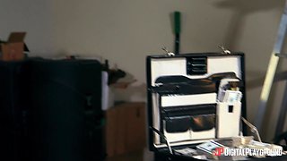 Tempting cougar Ryan Keely memorable adult clip