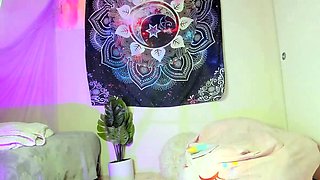 Amateur webcam girl masturbate big dildo