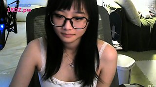 Pissing masturbating babe solo toy play