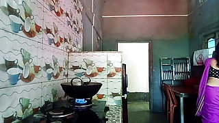 🥶Single sister-in-law has sex with delivery boy because her husband is out of India