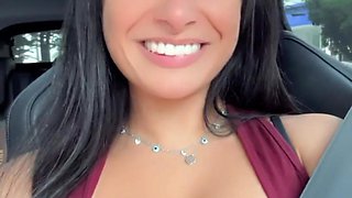 Flashing Tits in the Car / Pagando Peitinhos No Carro