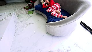 Amateur girlfriend homemade blowjob and pussy toying