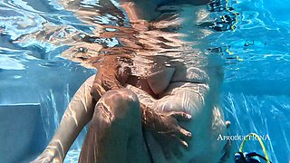 Goldenshower and Underwater Sex with Amuse De Rauch