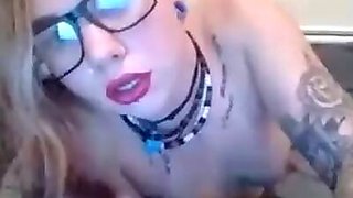 Hot Chick masturbating and playing with herself