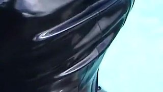 Swallowing His Cum in a Public Swimming Pool