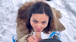 ava offre son cul a la neige