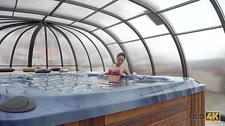 OLD4K. Pretty darkhaired was in mood to have fun with...