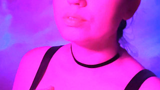 Xyulove Poses Cutely for the Camera and Gives All Her Subscribers a Gentle Kiss