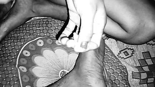 Indian Devar Bhabhi Sex Hindi Video, Bhabhi Enjoy Big Cock
