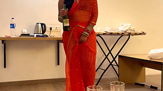 Fat Ass Indian Stepmom Lifted Her Saree to Ride Stepson's BBC Like a Professional Dick Rider