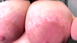Big boob brunette masturbates on webcam