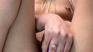 Amateur Webcam Cute Teen Plays Solo with Big Dildo