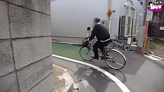 Public Ripple - a Sensitive Cutie Shows Her No-hands Trick on a City Acme Walk Chapter-1