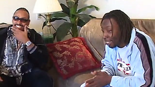Black bitch with an amazing body gets double penetrated and jizzed