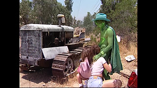 Threesome - Two Perfect Body Girls Fuck the Green Guy Outdoor