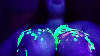 Slutty amateur flashing her big boobs in the backseat