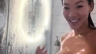 Omege japanese girl with big boobs on cams