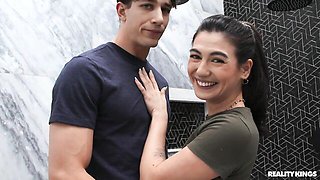 Watch flirtatious Veronica Rodriguez's dirt