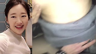 Yi Yuna Parttime Blowjob in a Toilet Enclosure