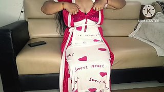 Pizza Man Fucks Hot Desi Bhabhi in Hindi Audio