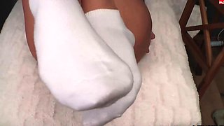 Flexible foot fetish masturbating with feet and hands